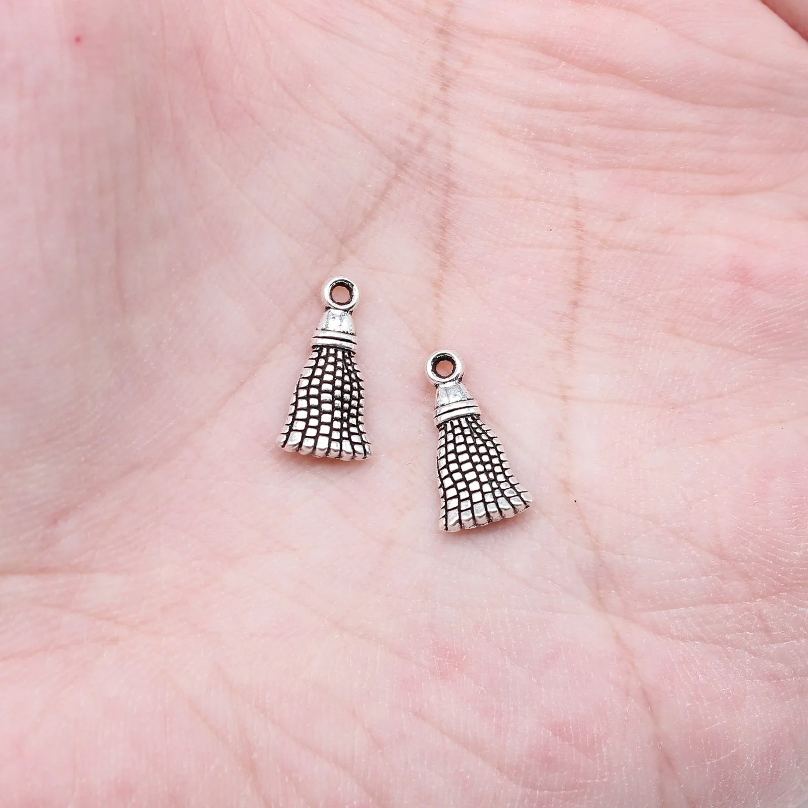 13x7mm 0.47g Antique Silver Zinc Alloy Faux Tassel Charm Pendant for DIY Necklace Bracelet Making