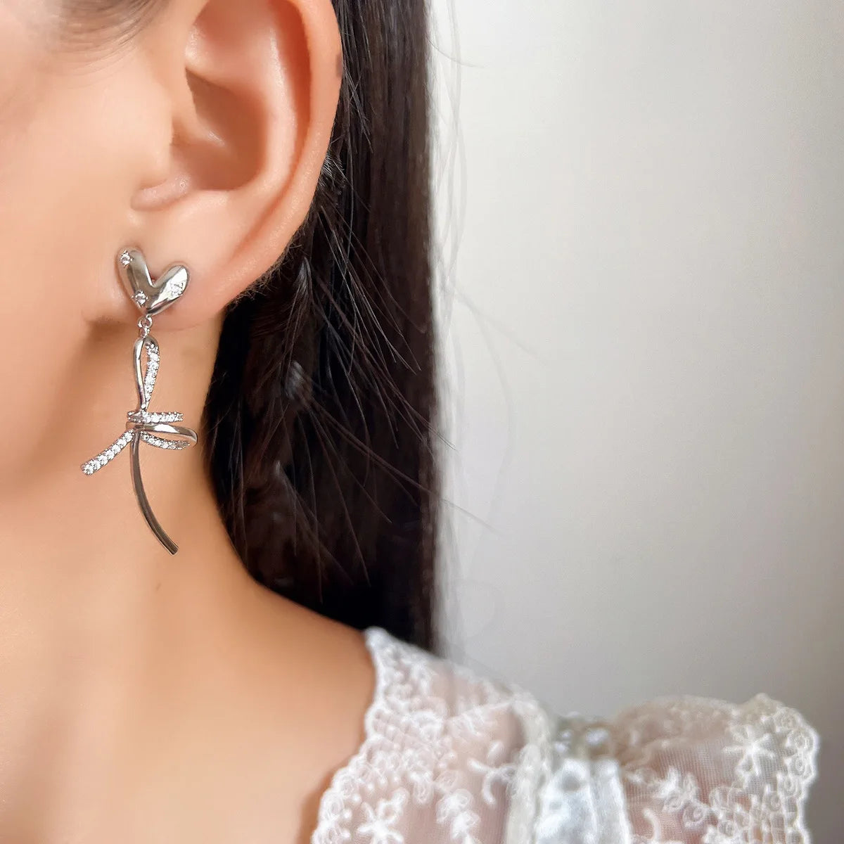 Elegant Luxury Rhinestone Heart Bow Long Drop Stud & Clip On No Piercing Alloy Statement Earrings