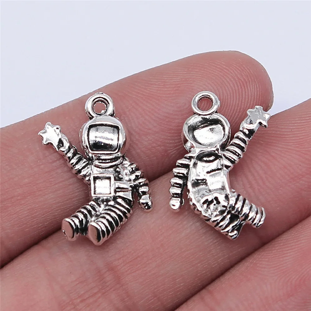 22x14mm 1.3g Antique Silver Zinc Alloy Astronaut Charm Pendant for DIY Space Theme Jewelry