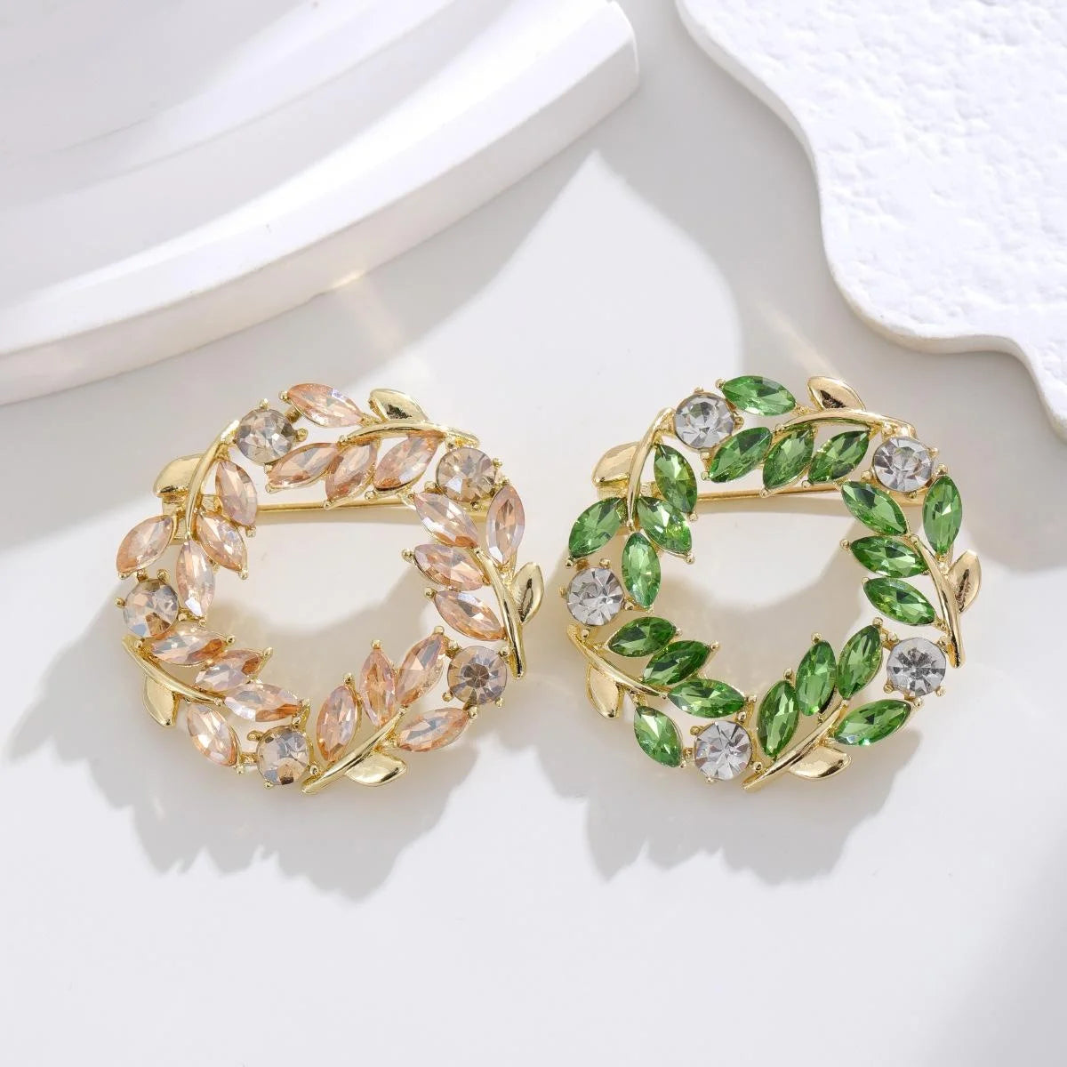 Elegant Green Rhinestone Leaf Wreath Alloy Brooch For Women, Summer Lapel Pin Corsage Suit Accessory