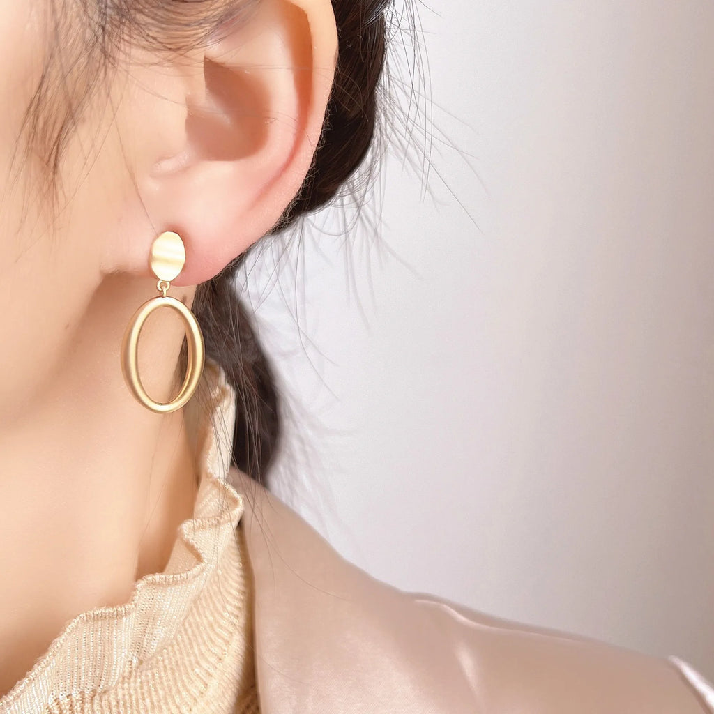 Elegant Matte Gold Alloy Oval Hoop Drop Stud & Clip On No Piercing Minimalist Women's Fashion Earrings