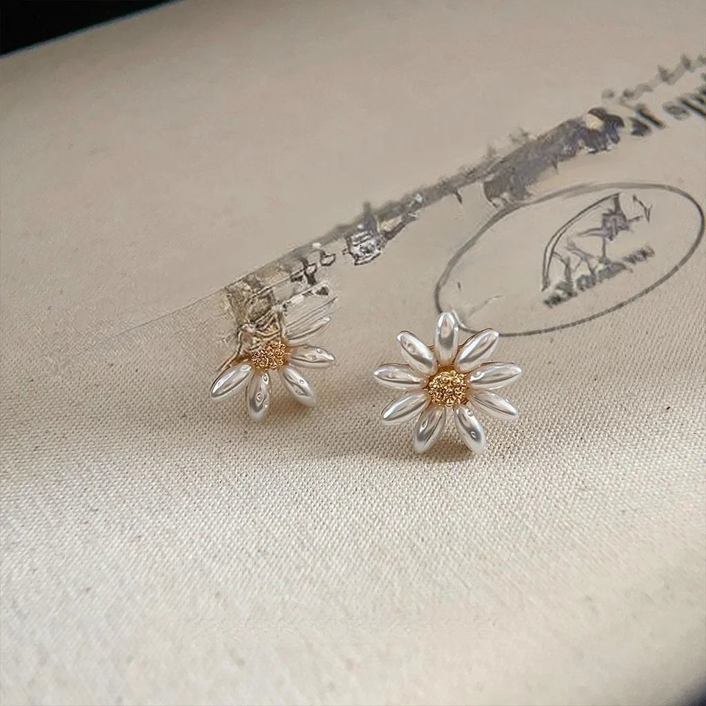 Sweet Daisy Faux Pearl Stud Earrings For Women, Elegant Floral Summer Commuter Jewelry