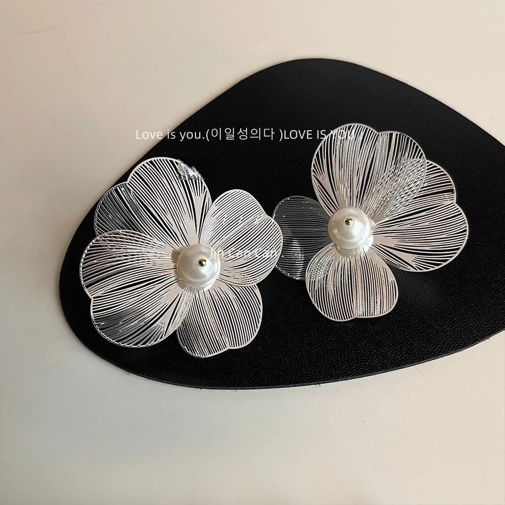 2025 Designer Exaggerated Flower Drop Earrings Copper Glass Pearl Street Style Jewelry