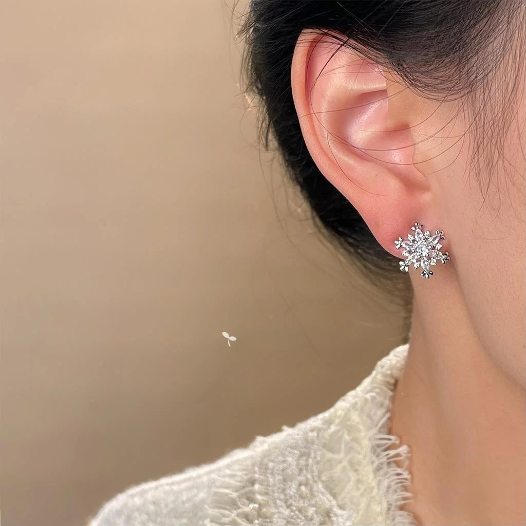 Sweet Zircon Snowflake Stud Earrings Silver Plated Needle Winter Floral Jewelry