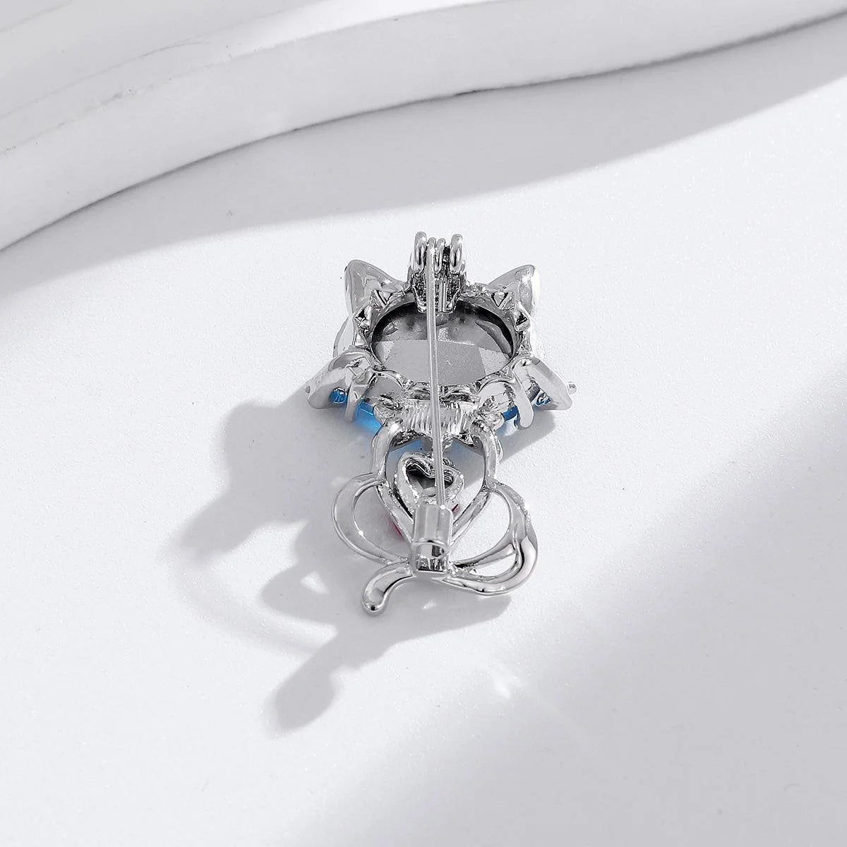 Cute Purple Glass Cat Brooch With Rhinestone Heart, Silver Alloy Lapel Pin Corsage For Dress Hat Gift