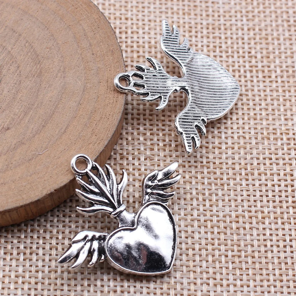 33x30mm 3.4g Antique Silver Zinc Alloy Gothic Heart Charm Pendant for DIY Necklace Bracelet Making