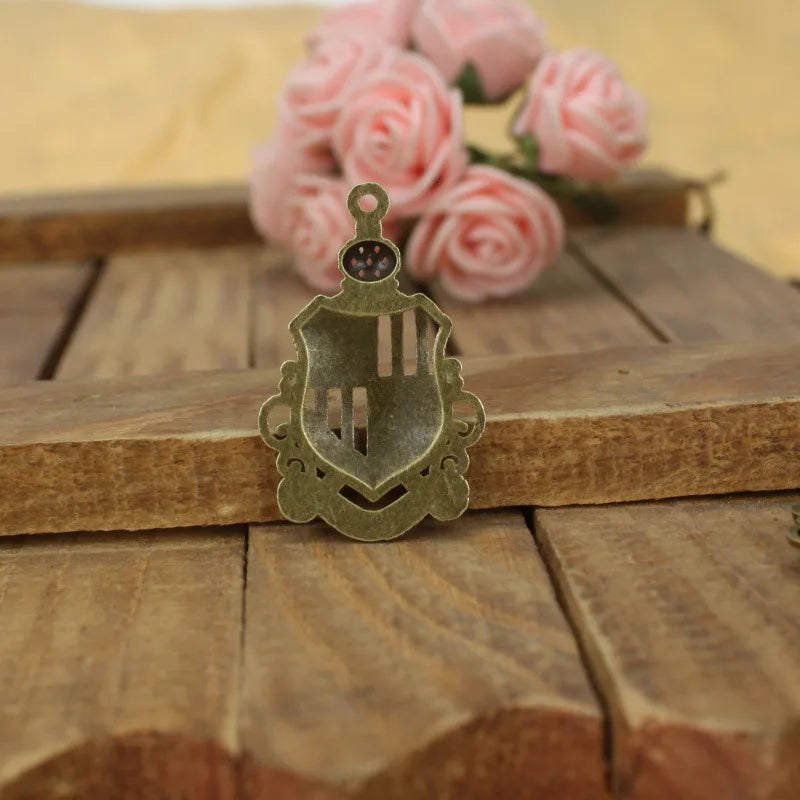 34x21MM Antique Silver Zinc Alloy Badge Charm Pendant for DIY Necklace Bracelet Jewelry Making
