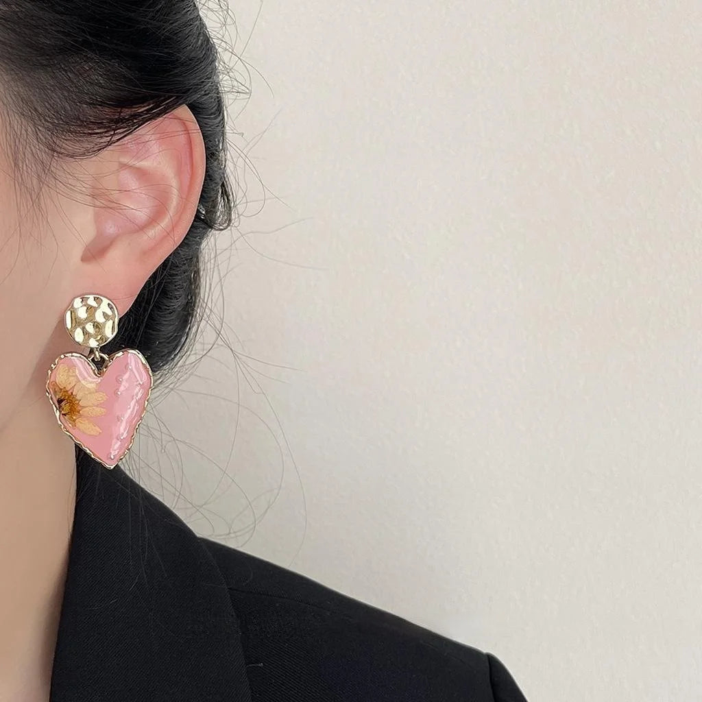 Oil Painting Style Dried Daisy Heart Drop Earrings Handmade Resin Copper French Vintage Vacation Jewelry