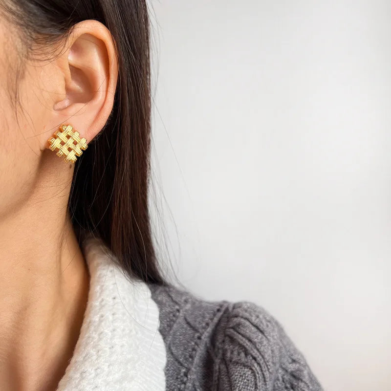 Elegant Gold Alloy Textured Woven Diamond Grid Stud & Clip On No Piercing Fashion Earrings