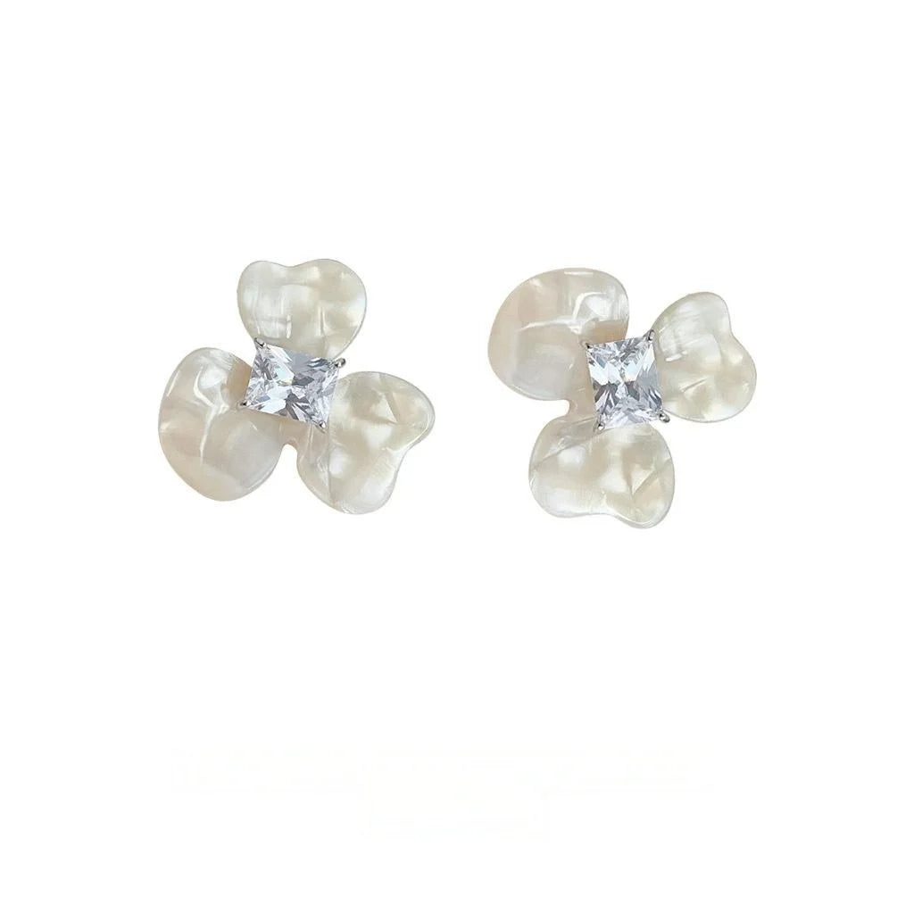 Hepburn Style Acrylic White Iris Freesia Flower Zircon Micro Pave French Luxury Drop Earrings