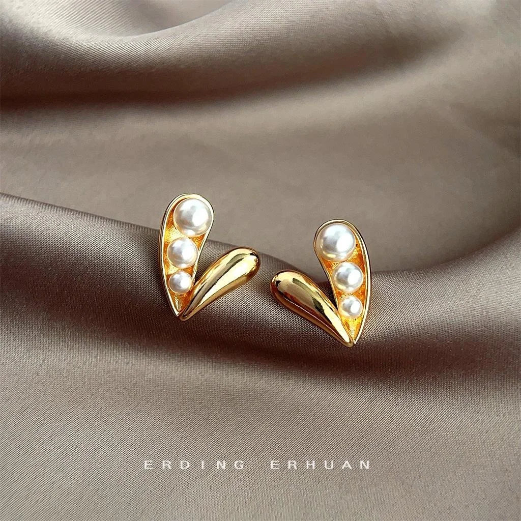 French Vintage Heart Pearl Stud Earrings Copper Metal Fashion Jewelry