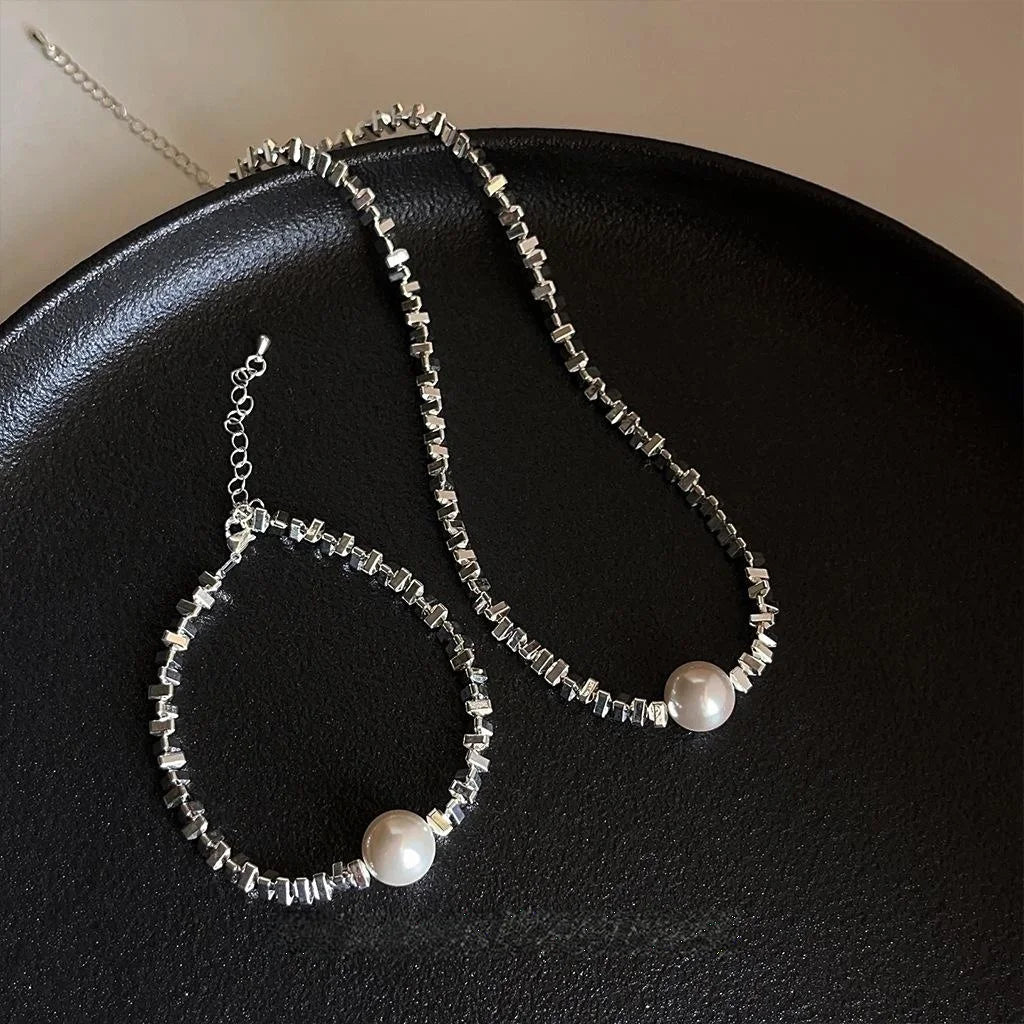 Light Luxury Irregular Geometric Synthetic Black Stone Glass Pearl Collarbone Necklace