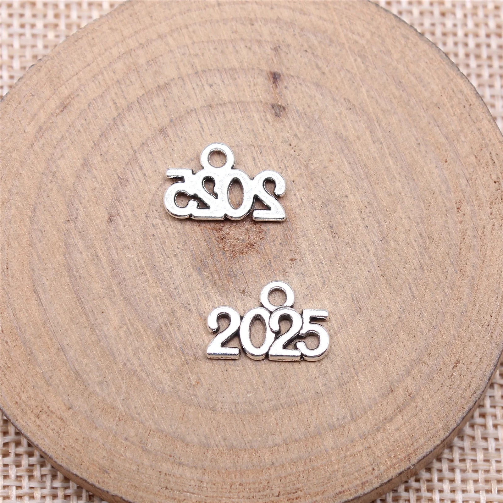 9x14mm 0.5g Antique Silver Tone Zinc Alloy 2025 Year Number Charm Pendant for Graduation Jewelry Making