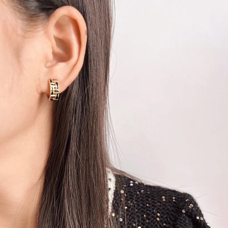 Luxury Vintage Black Enamel Checkerboard C Shape Hoop Alloy Stud & Clip On No Piercing Earrings