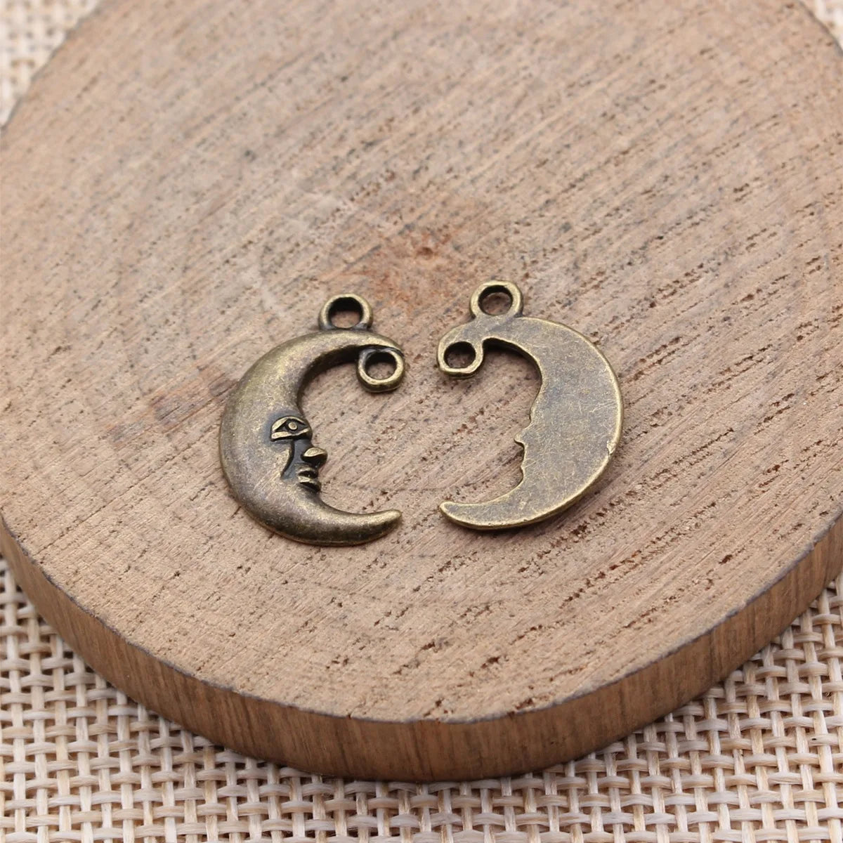 18x12mm 0.89g Multicolor Finish Zinc Alloy Moon Connector Charm Pendant for Bracelet Necklace DIY