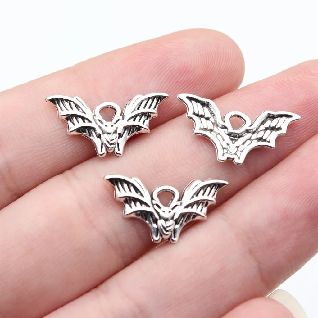 20x10mm 0.62g Antique Silver Zinc Alloy Bat Charm Pendant for DIY Halloween Jewelry Accessories