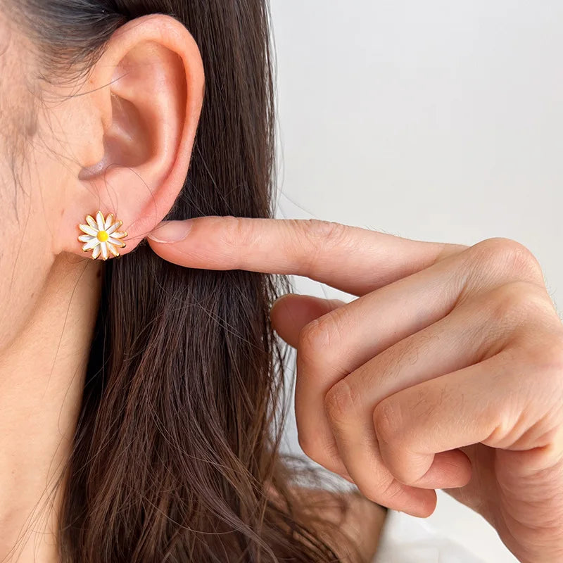 Elegant Enamel Daisy Flower Alloy Stud & Clip On No Piercing Sweet Floral Gold Tone Earrings