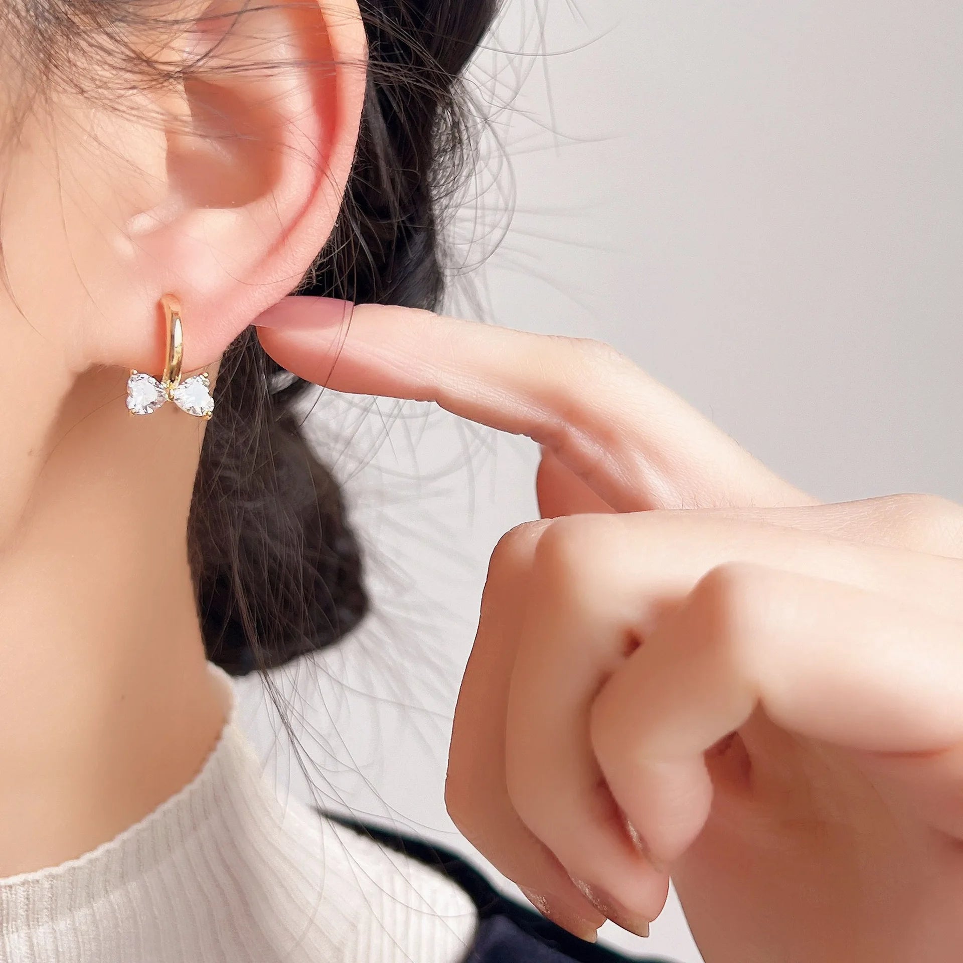 Elegant Gold Alloy Zircon Bow Hoop With Spiral Disc Stud & Clip On No Piercing Women's Fashion Earrings