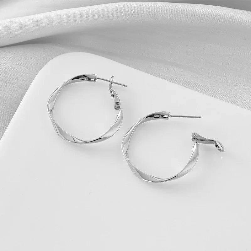 Elegant Twisted Wave Round Alloy Hoop Stud & Clip On No Piercing Commuter Statement Earrings