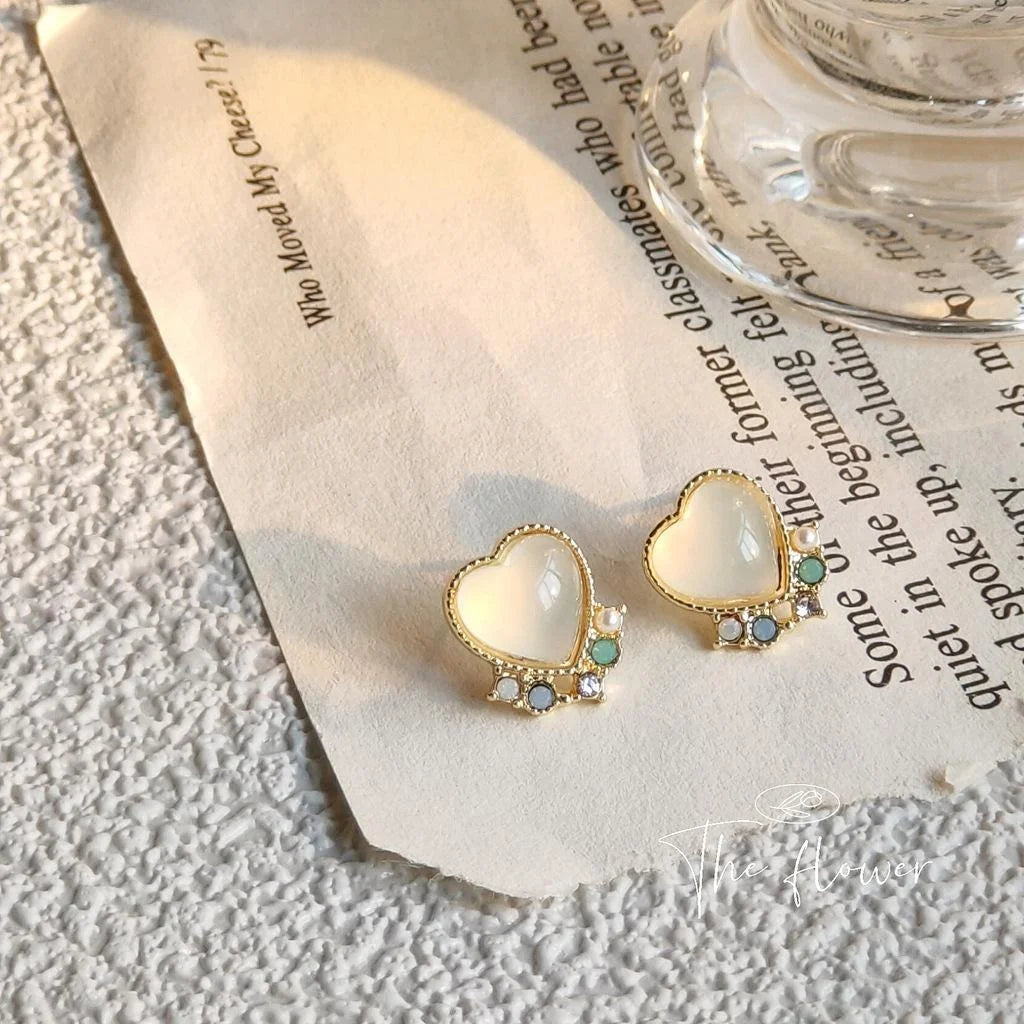 French Vintage Cream White Heart Resin Cat Eye Rhinestone Copper Stud Earrings