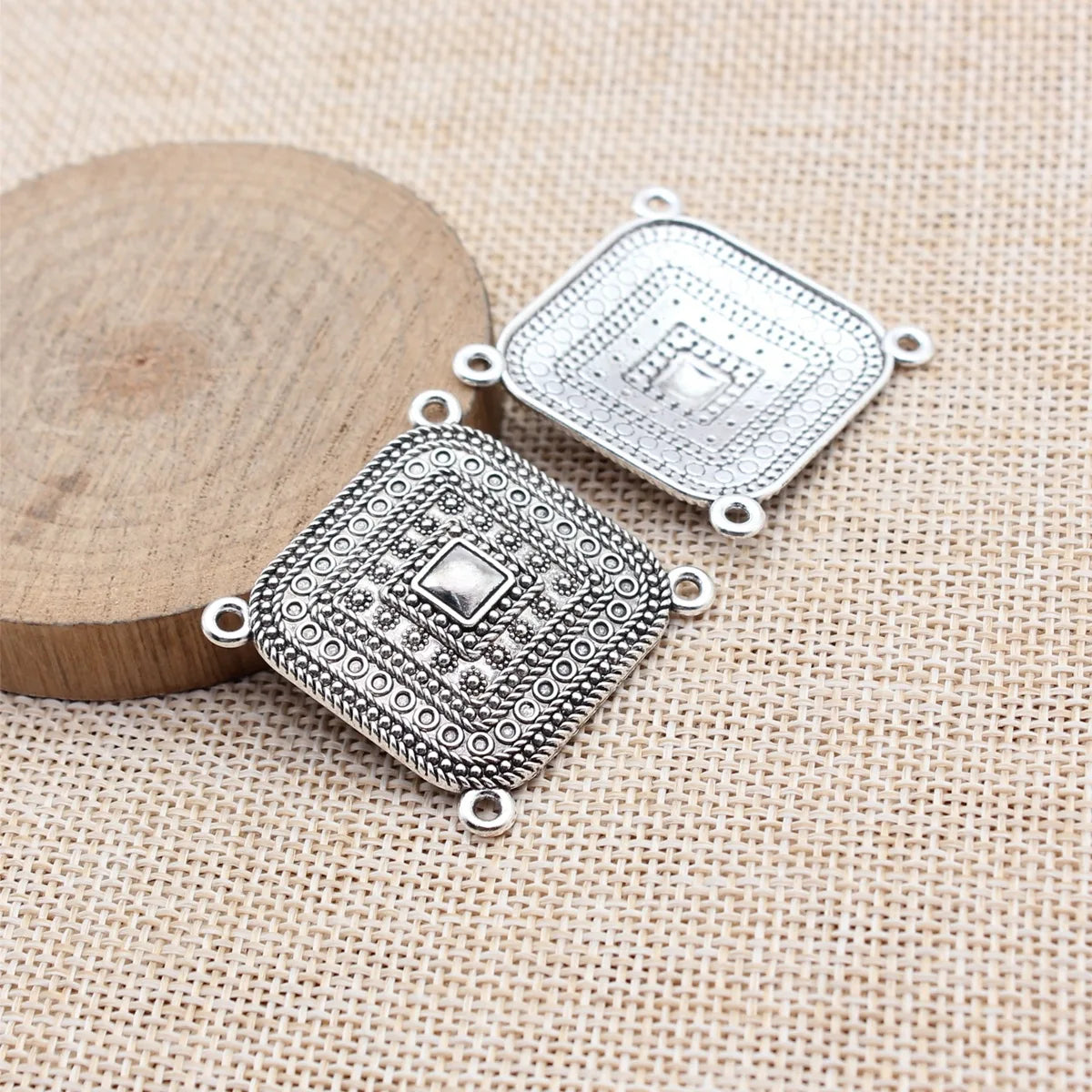 33x33mm 4.8g Antique Silver Tone Zinc Alloy 4-Hole Connector Charm for Body Chain Waist Chain DIY