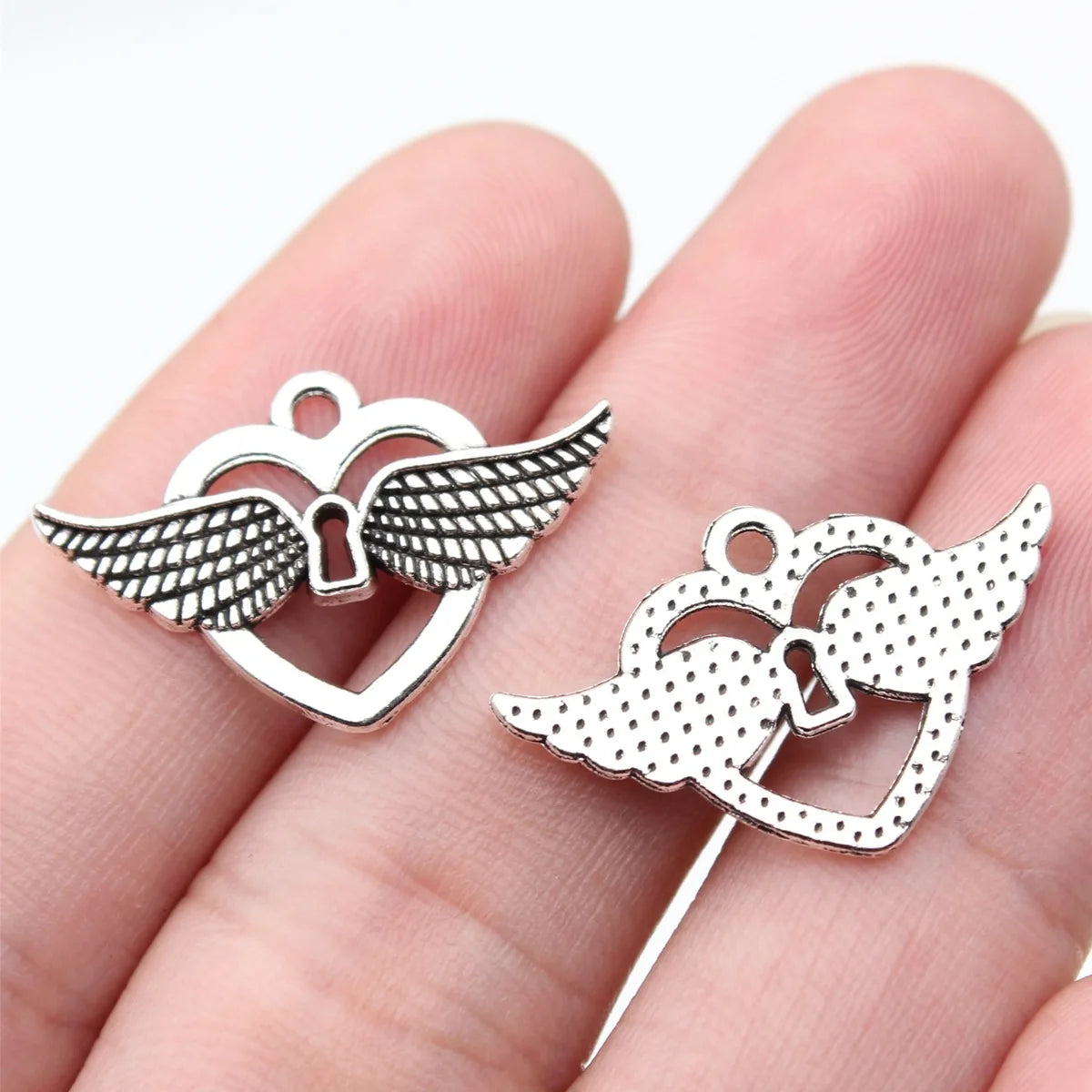 25x16mm 1.1g Antique Silver Zinc Alloy Winged Heart Lock Wing Charm Pendant for DIY Necklace Jewelry