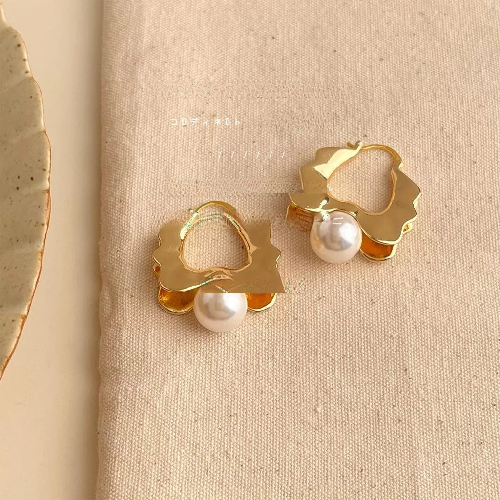 Vintage Light Luxury Wave Flower Pearl Stud Earrings, French Irregular Copper Statement Jewelry