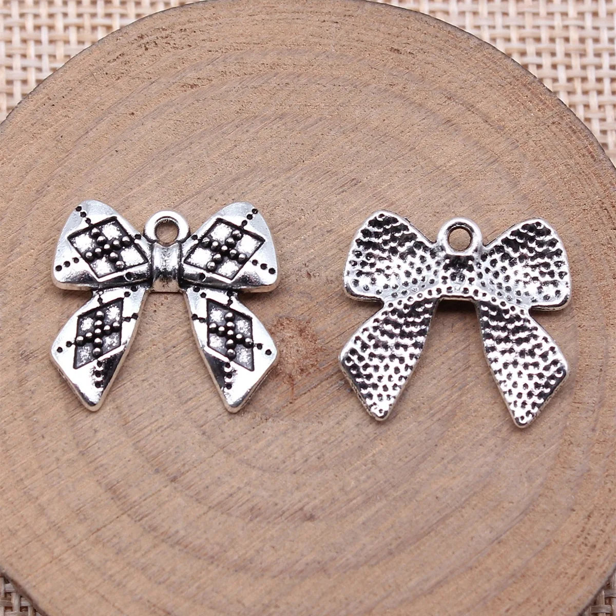 18x20mm 1.9g Antique Silver Zinc Alloy Bowknot Butterfly Charm Pendant for DIY Bracelet Necklace Making