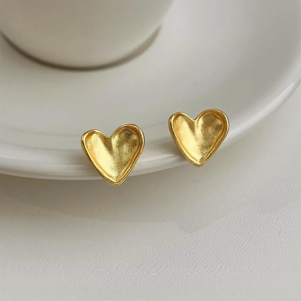 14K Matte Gold Plated Copper Curved Heart Stud Earrings For Women Light Luxury Jewelry