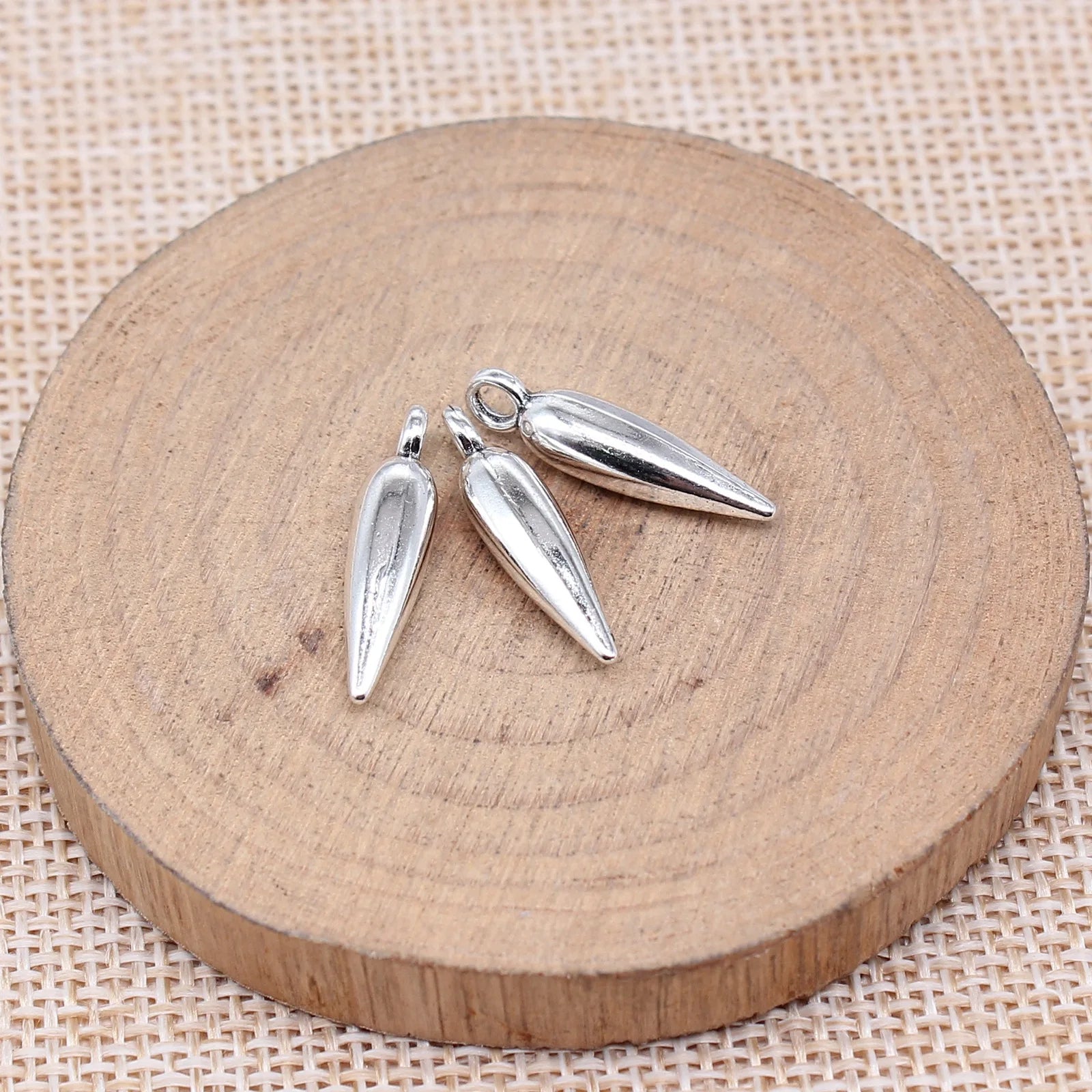 21x5mm 1.3g Antique Silver Zinc Alloy Chili Pepper Cone Charm Pendant for DIY Jewelry Making