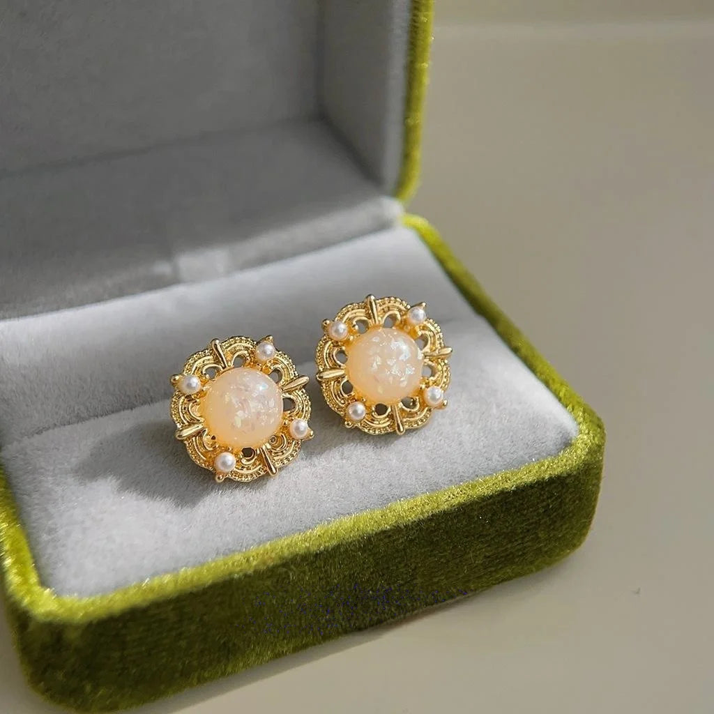 Light Luxury Vintage Silver Plated Alloy Geometric Round Line Stud Earrings for Women
