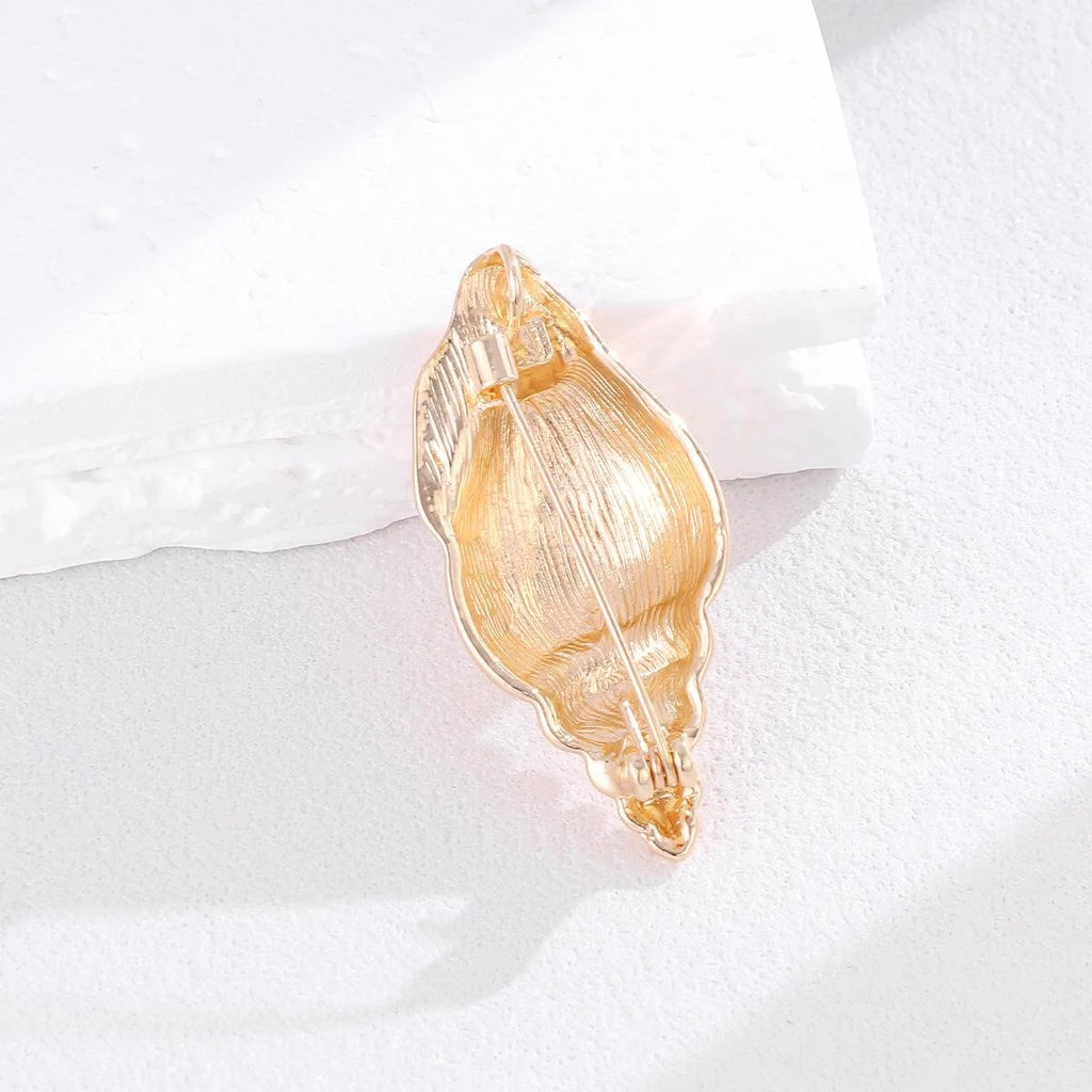 Elegant Gold Alloy Conch Shell Brooch, Minimalist Ocean Lapel Pin Corsage For Suits And Gifts