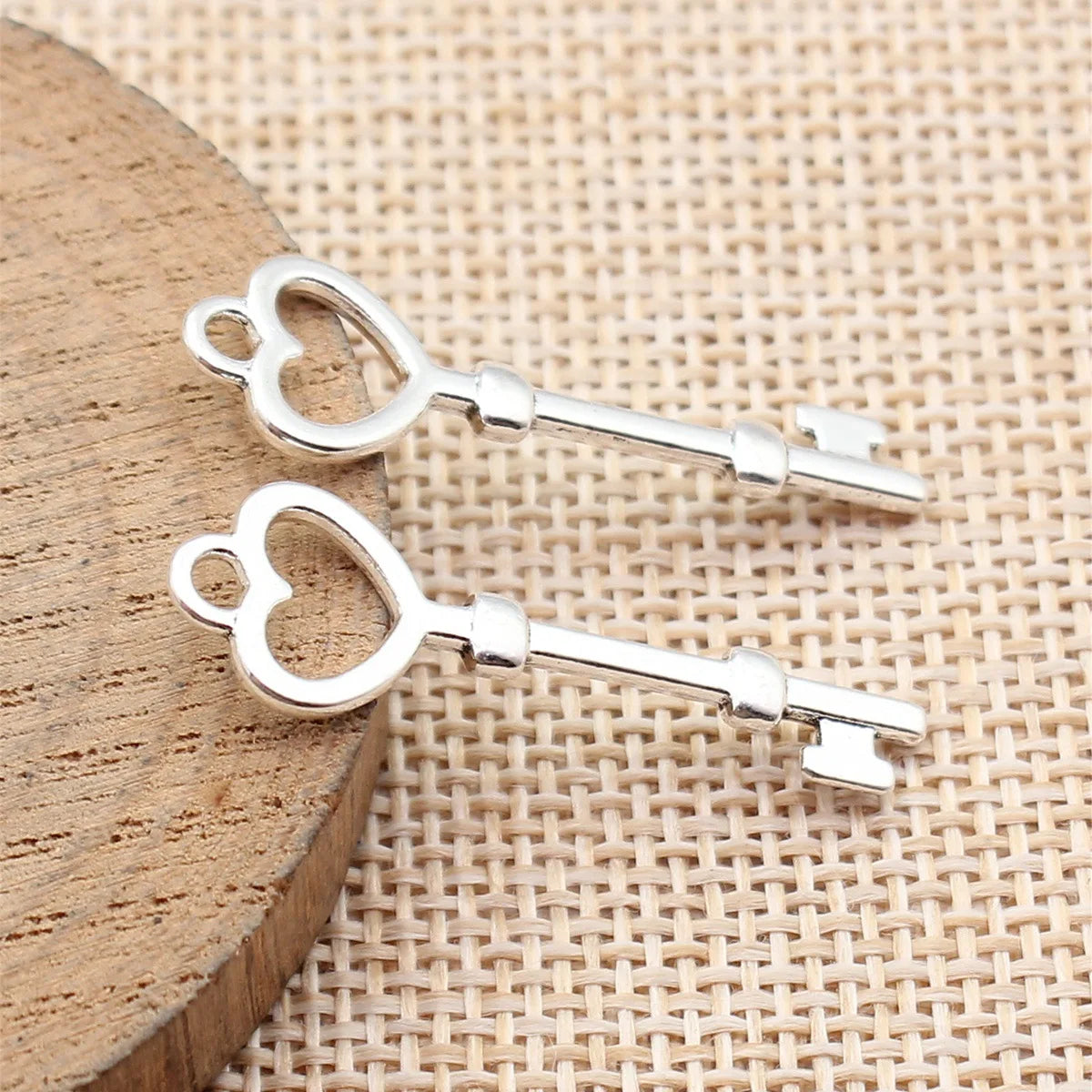 35x11mm 1.1g Antique Silver Zinc Alloy Heart Key Charm Pendant for DIY Necklace Bracelet Making