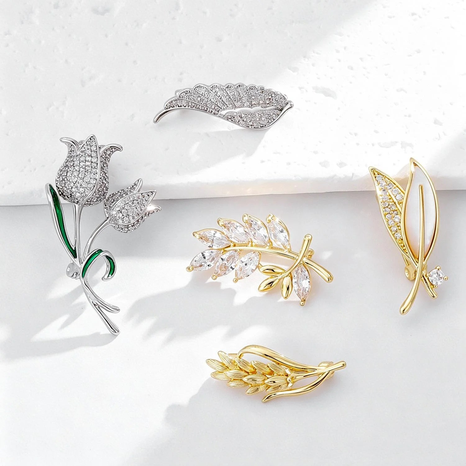 Elegant Gold Alloy Zircon Heart Tree Leaf Flower Brooch For Women, Luxury Lapel Pin Corsage Suit Accessory