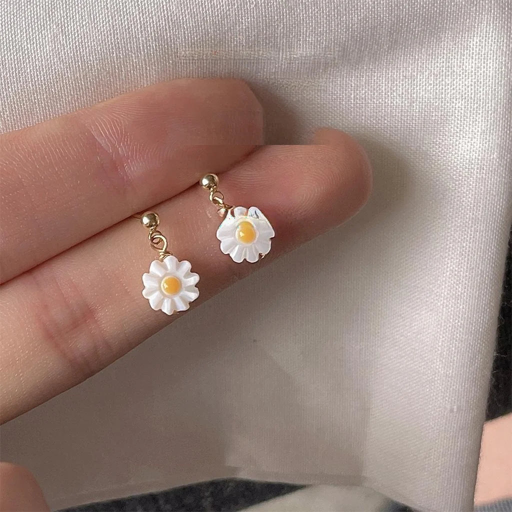 Fresh Shell Daisy Stud Earrings Handmade Glazed Floral Niche Design For Women