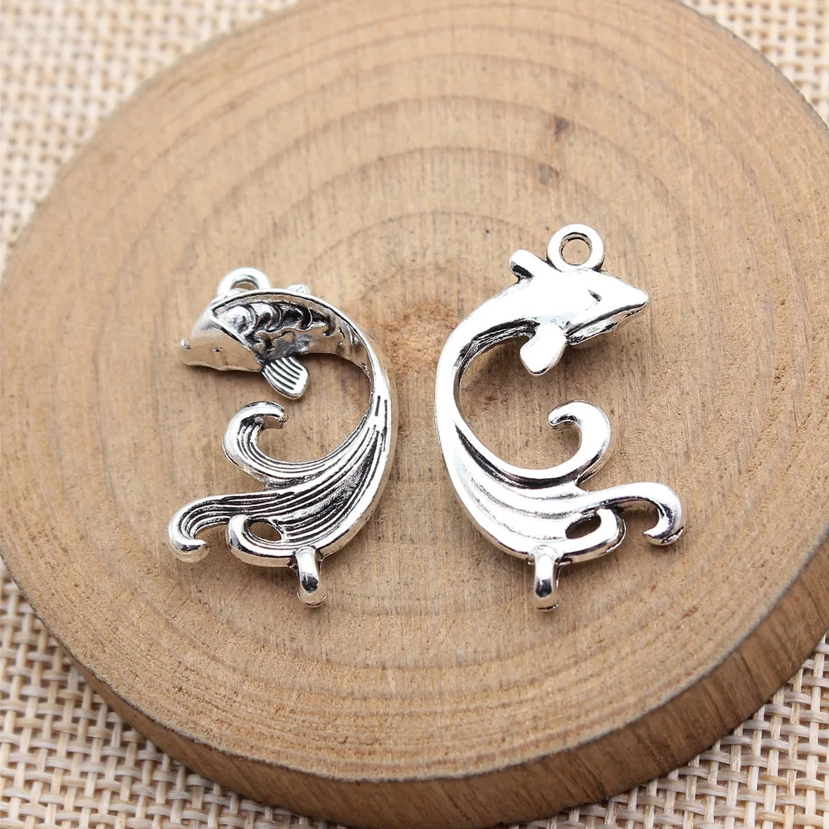 27x17mm 2.5g Antique Silver Zinc Alloy Goldfish Connector Charm for DIY Bracelet Necklace Jewelry