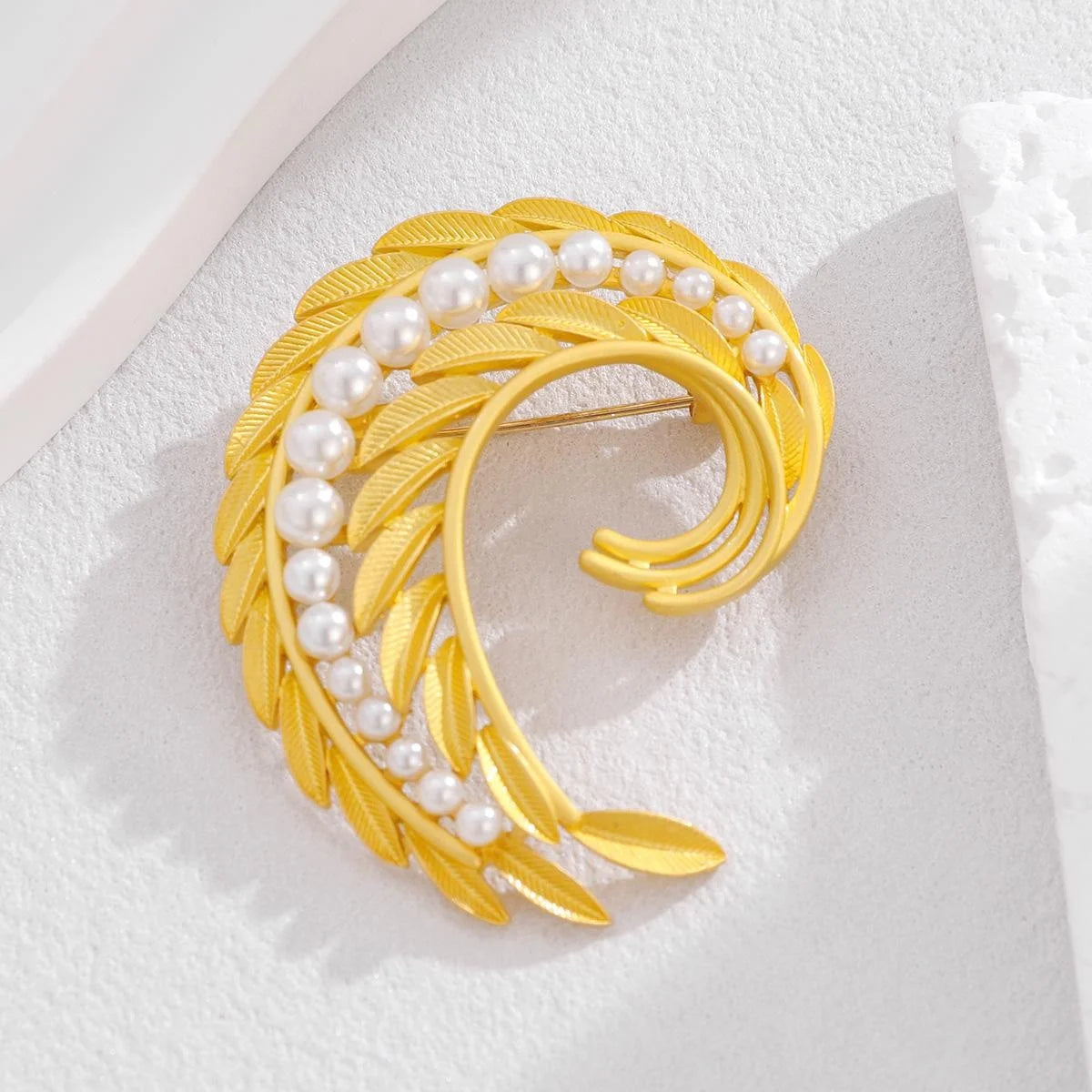 Elegant Gold Alloy Feather Heart Brooch With Faux Pearls, Women's Lapel Pin Corsage Suit Accessory Gift