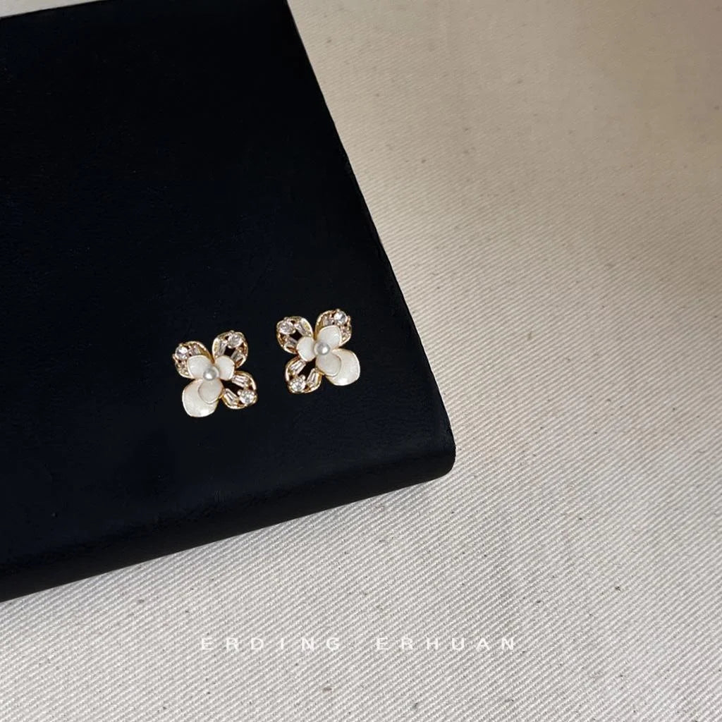 Light Luxury Micro Pave Zircon Heart Bow Copper Drop Earrings With Silver Plated Pins
