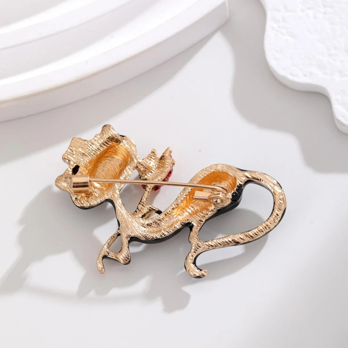 Cute Black Cat Holding Red Rose Alloy Enamel Rhinestone Brooch, Elegant Animal Lapel Pin Gift
