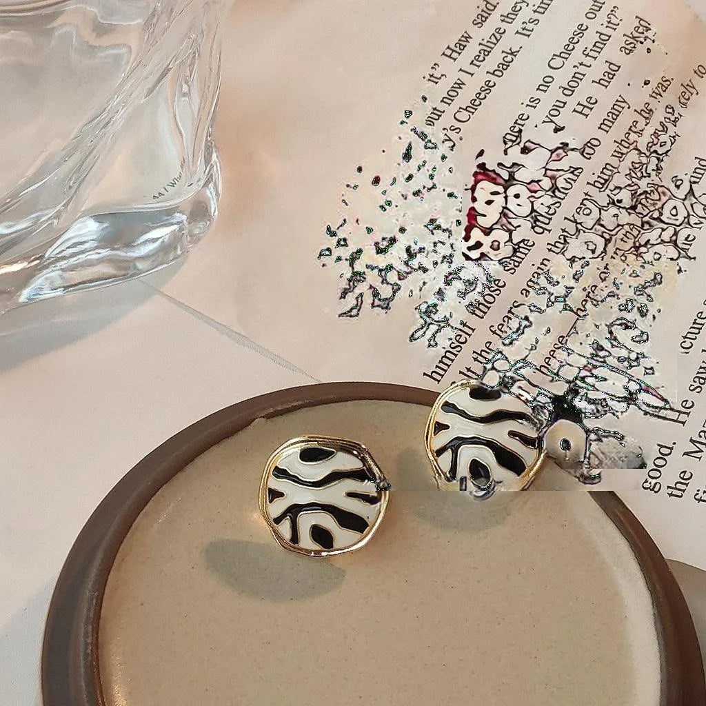 Premium 14K Plated Alloy Round Geometric Black White Enamel Stud Earrings For Women