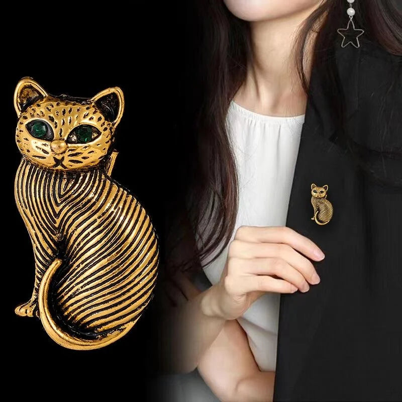 Vintage Gold Tone Alloy Cat Brooch With Green Enamel Eyes, Creative Animal Lapel Pin Suit Accessory Gift
