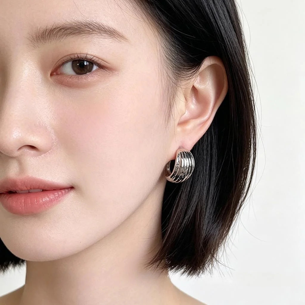 French Vintage Textured Geometric C Shaped Copper Hoop Earrings For Women Light Luxury Wide Oval Design