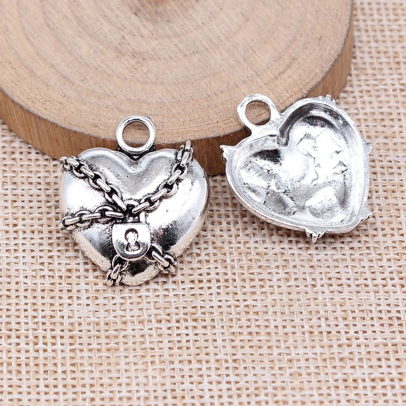 27x24mm 4.7g Antique Silver Tone Zinc Alloy Gothic Chain Heart Charm Pendant for DIY Jewelry Making