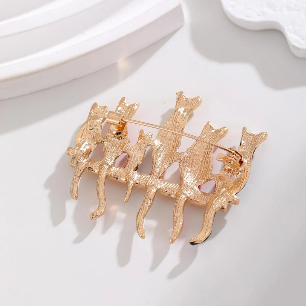 Cute Six Cartoon Cats Alloy Enamel Brooch With Gold Tone Bar, Creative Lapel Pin Corsage Suit Accessory Gift