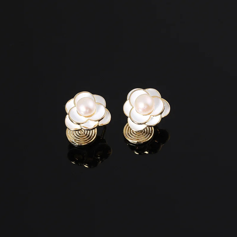 Elegant White Enamel Flower Freshwater Pearl Alloy Stud & Clip On No Piercing Women's Fashion Earrings