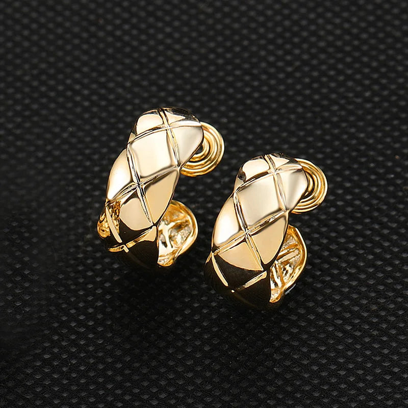 Elegant Gold Alloy Lattice C-Hoop Stud & Clip On No Piercing French Minimalist Checkered Earrings