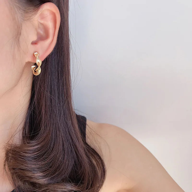 Elegant Gold Alloy Twisted Rope Hoop Stud & Clip On No Piercing Textured Spiral Circle Earrings
