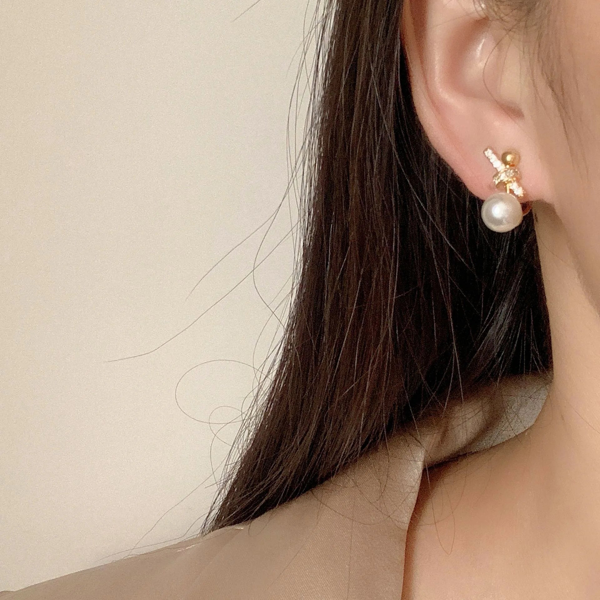 Elegant Pearl Geometric Knot Zircon Alloy Stud & Clip On No Piercing French Luxury Women's Earrings