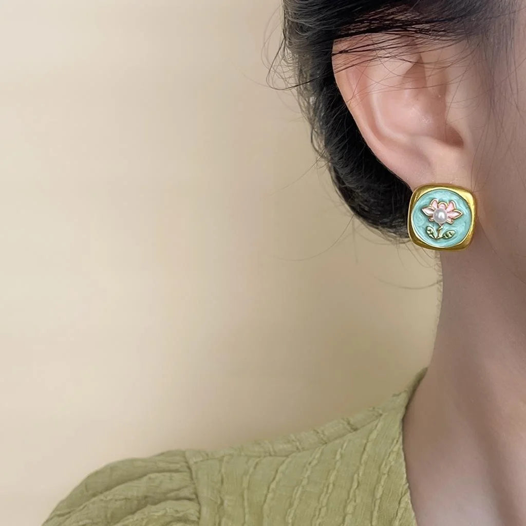 New Chinese Vintage Oil Painting Baroque Freshwater Pearl Lotus Flower Copper Stud Earrings