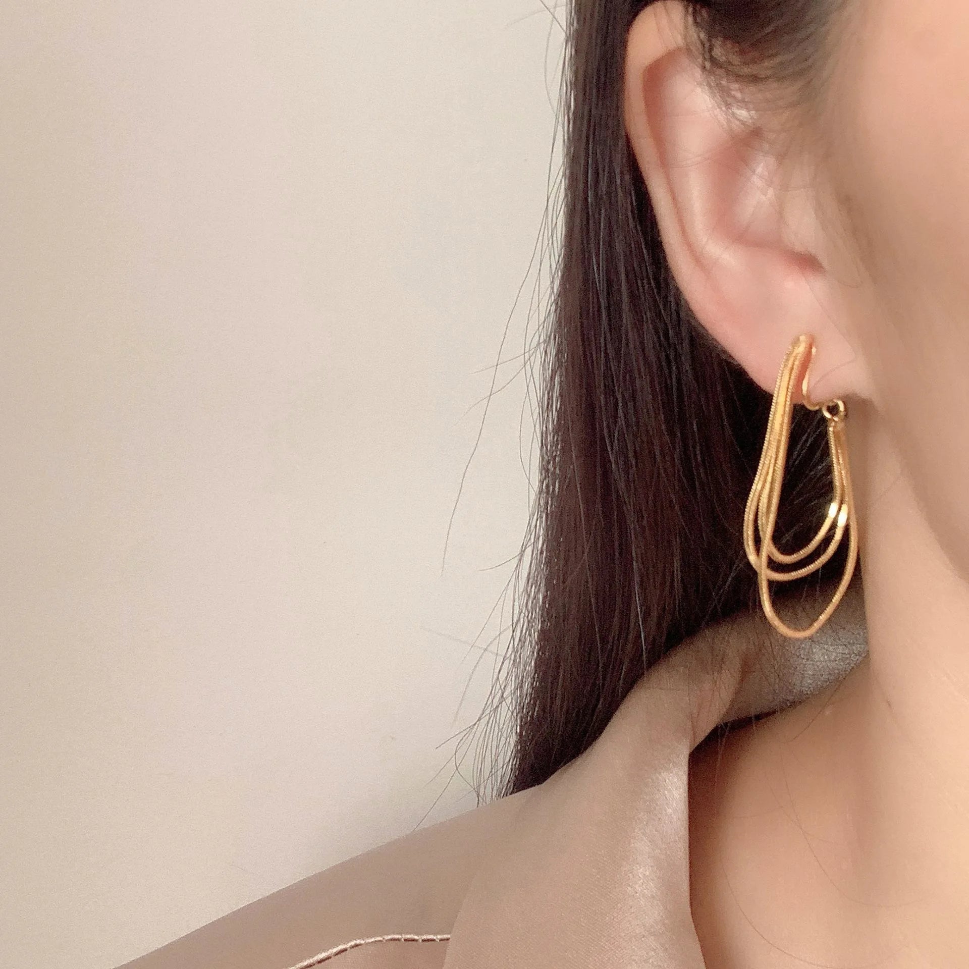 Elegant Gold Alloy Snake Bone Chain Loop Tassel Stud & Clip On No Piercing Spiral Drop Earrings